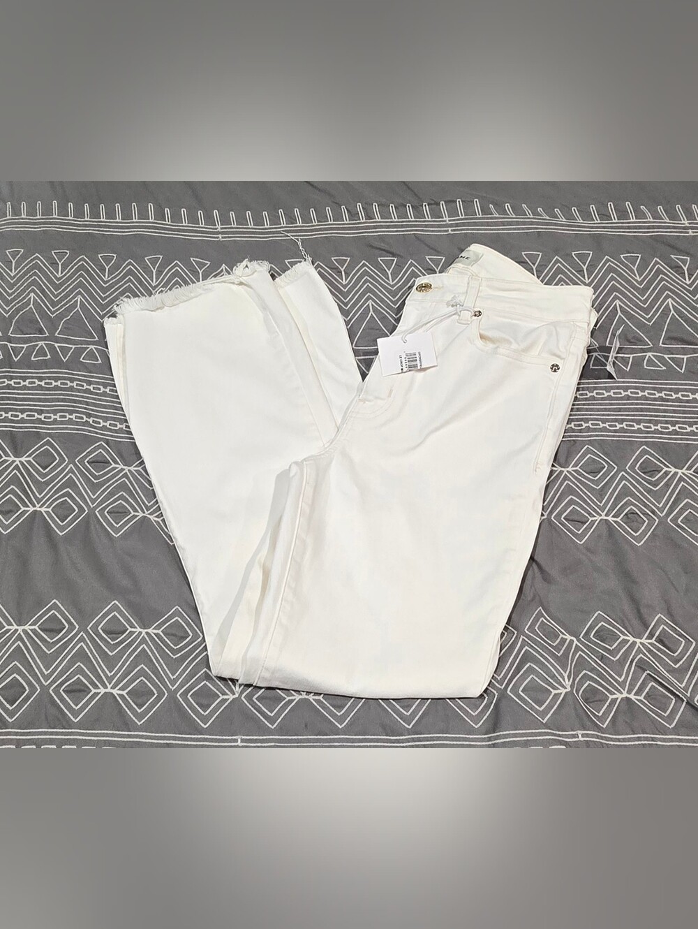 Frame Le Crop Mini Boot Distressed Jeans In White Size 28